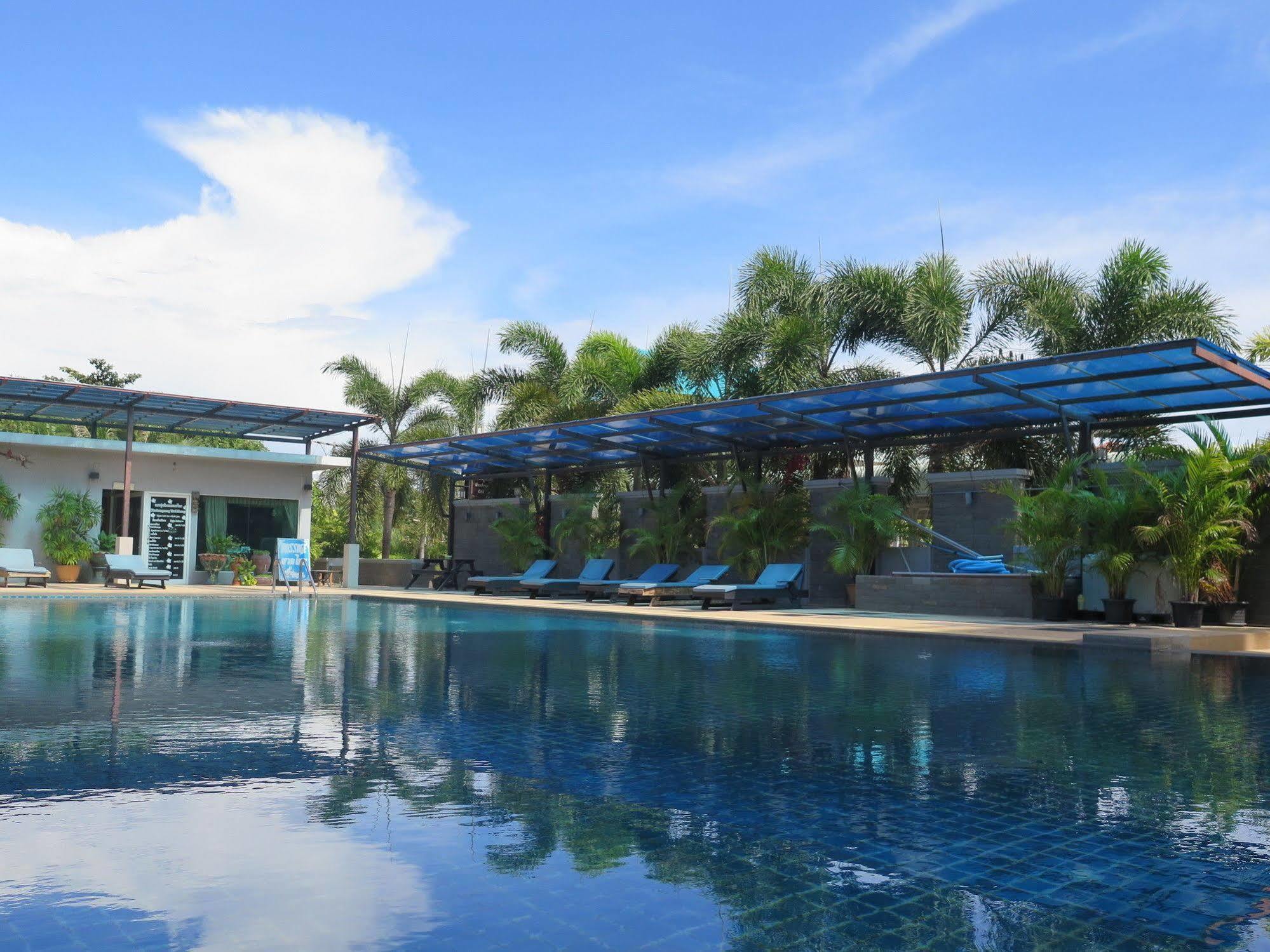 Oyo 829 Royal Thai Residence Джомтьєн-Біч Екстер'єр фото